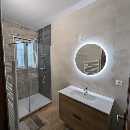 Maison Renovee Sur לארונס